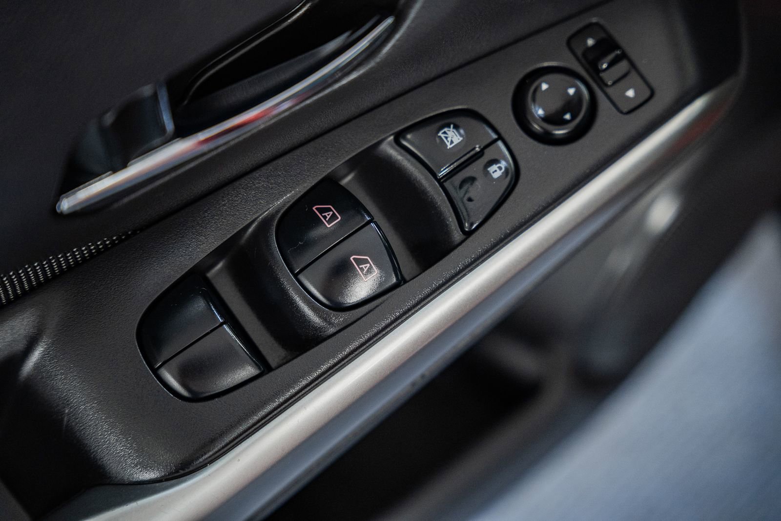 Used 2019 Nissan Kicks SV image 32