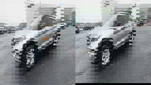 Certified 2023 Ford Explorer XLT image 2