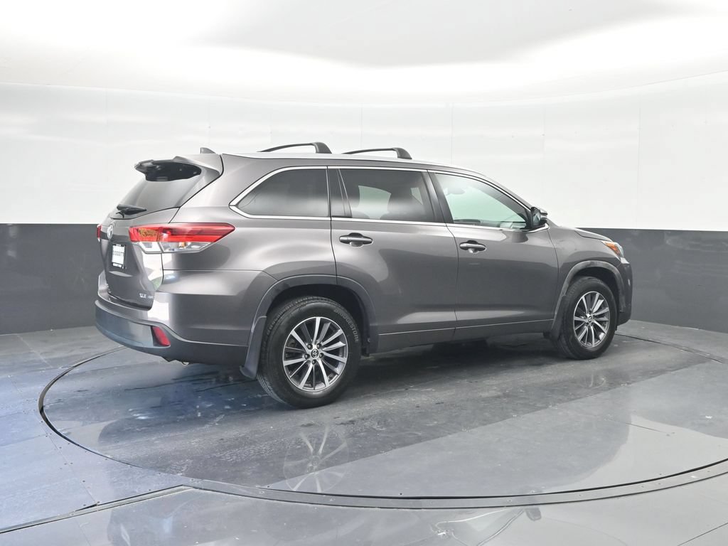 Used 2017 Toyota Highlander XLE AWD/4WD image 15
