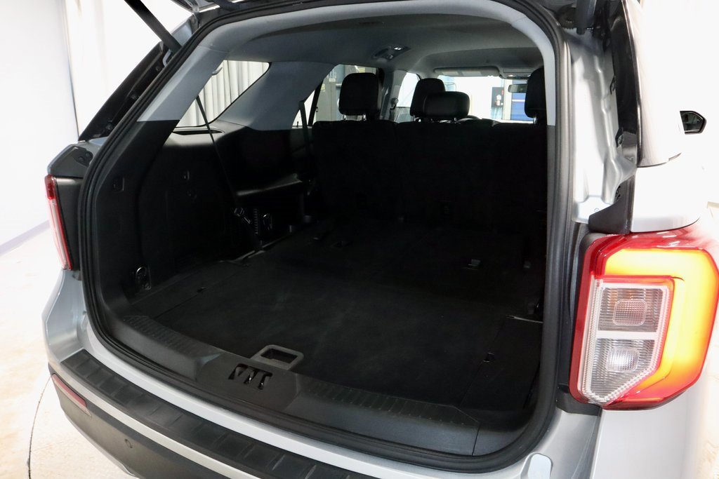 Certified 2022 Ford Explorer XLT w/ Equipment Group 202A image 15