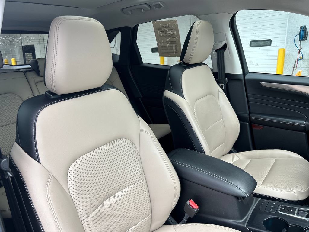Certified 2021 Ford Escape Titanium FWD image 15