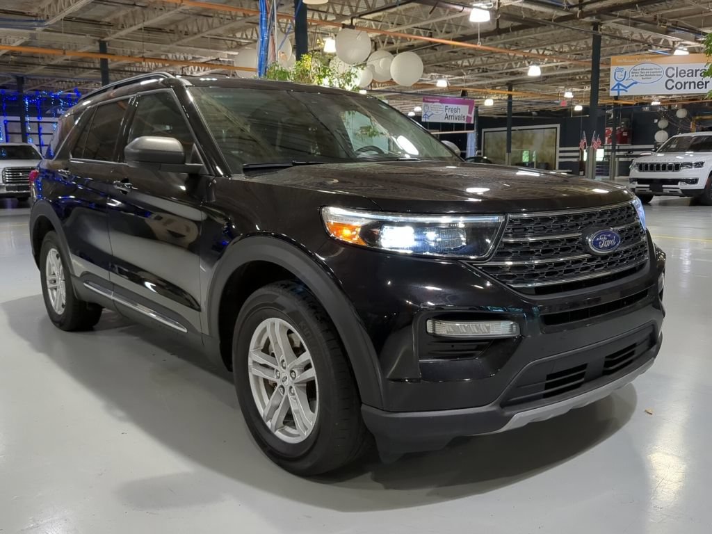 Certified 2023 Ford Explorer XLT w/ Equipment Group 202A AWD/4WD image 5