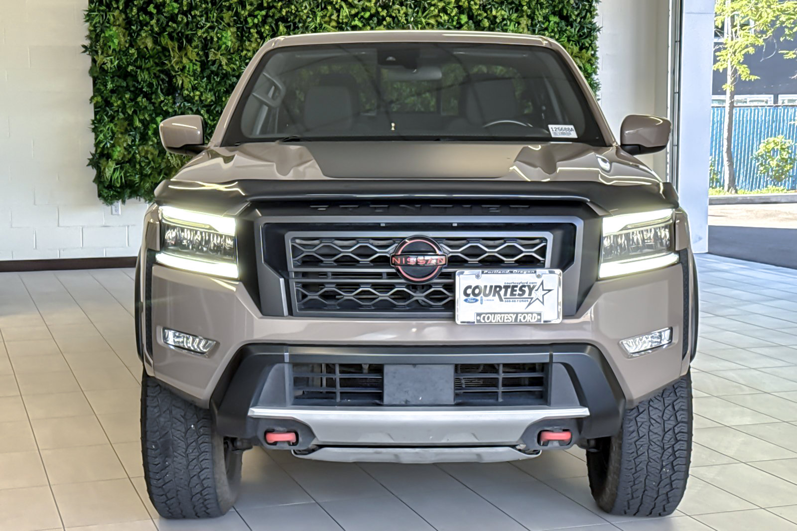 Used 2023 Nissan Frontier PRO-4X w/ Tow Package AWD/4WD image 9