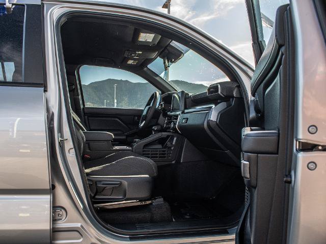 Used 2025 Toyota 4Runner SR5 AWD/4WD image 19