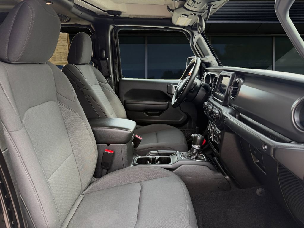 Used 2022 Jeep Gladiator Sport AWD/4WD image 6