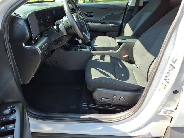Used 2025 Hyundai Kona SEL FWD image 8