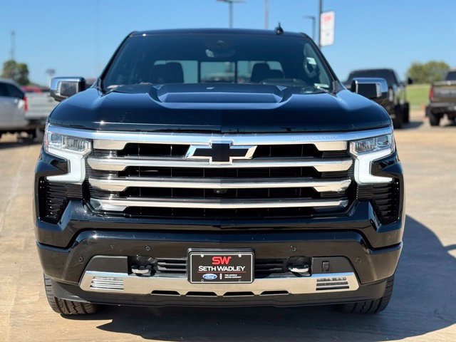 Used 2023 Chevrolet Silverado 1500 High Country w/ Technology Package AWD/4WD image 2