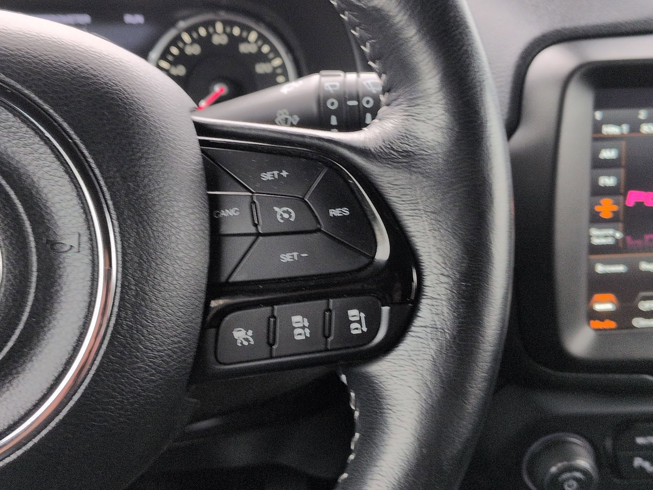 Used 2021 Jeep Renegade Latitude w/ Luxury Group II AWD/4WD image 19