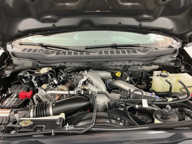 Certified 2025 Ford F450 Lariat w/ FX4 Off-Road Package image 33