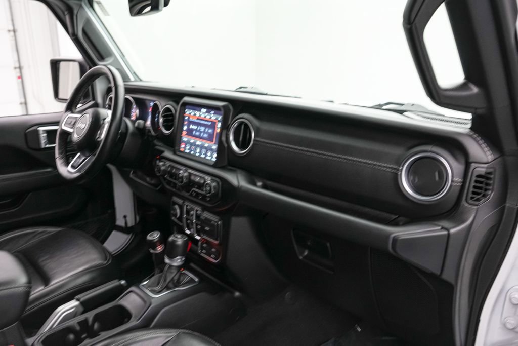 Used 2020 Jeep Wrangler Unlimited Sahara image 25