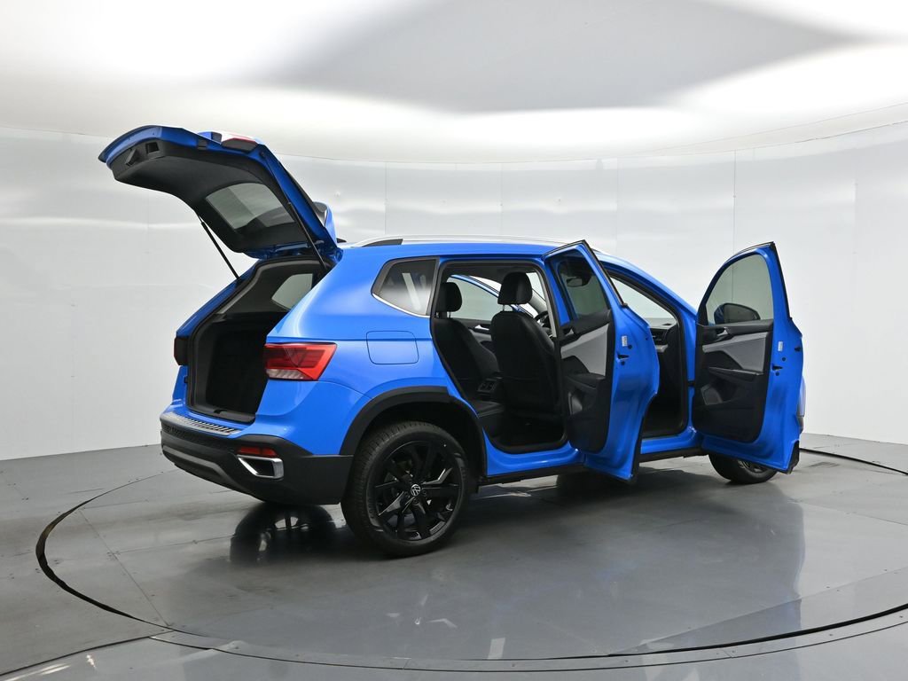 Used 2022 Volkswagen Taos SEL w/ Panoramic Sunroof Package image 6