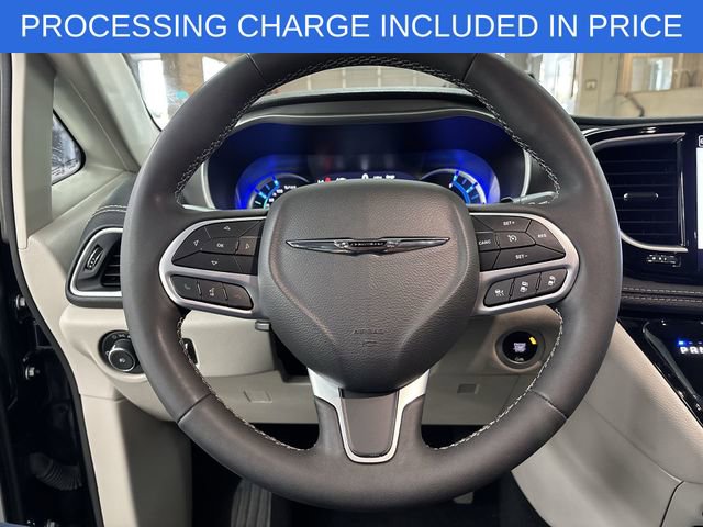 Used 2023 Chrysler Pacifica Touring-L FWD image 6