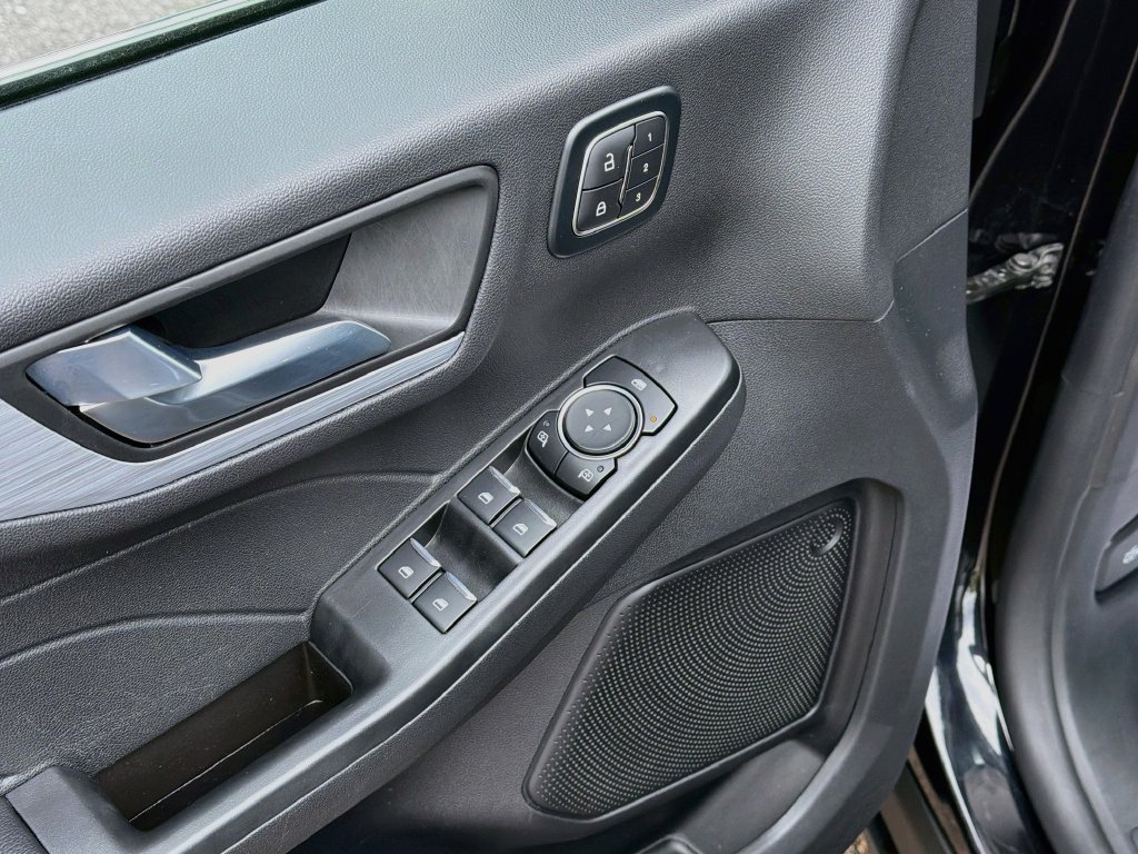 Certified 2025 Ford Escape Platinum AWD/4WD image 20