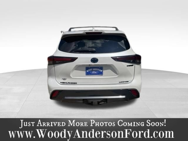 Used 2024 Toyota Highlander Limited AWD/4WD image 5