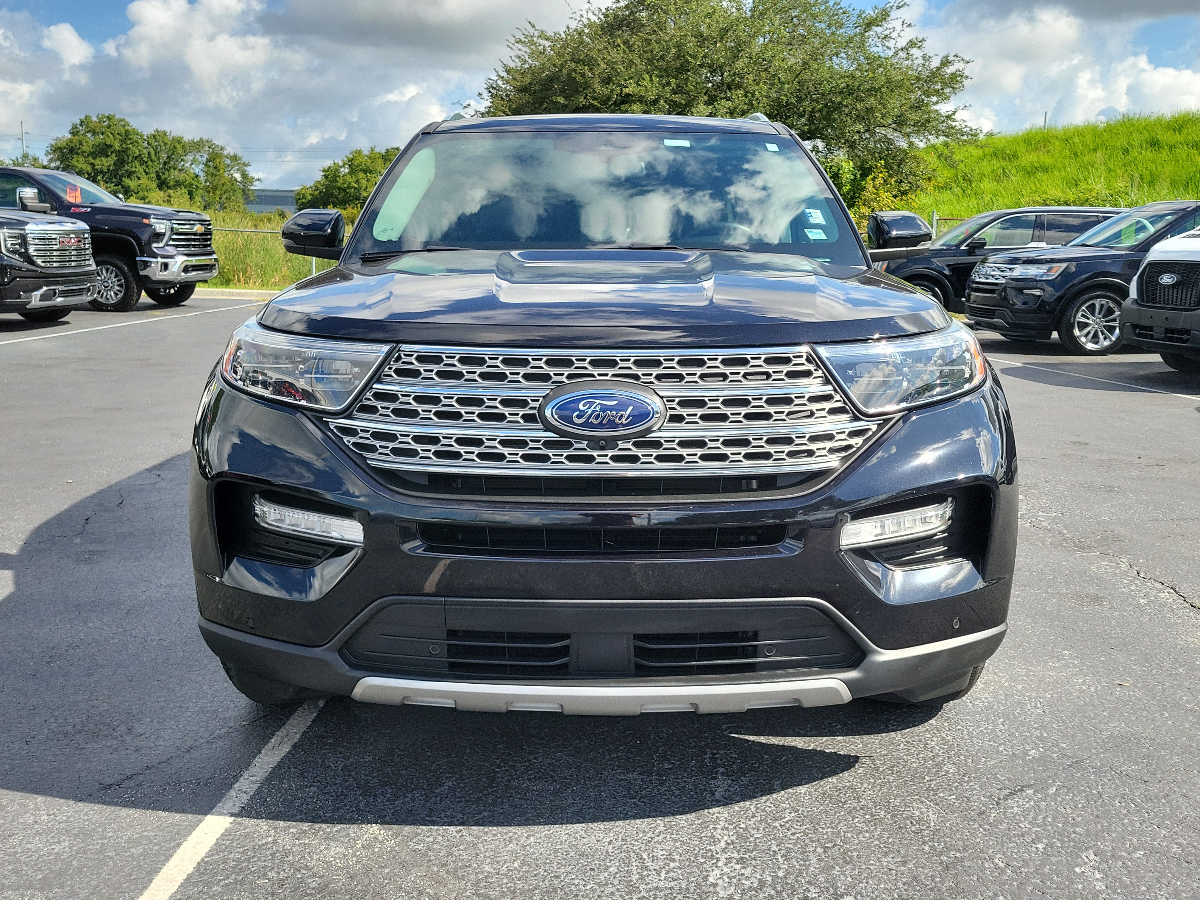 Certified 2023 Ford Explorer Limited w/ Limited Technology Package RWD image 2