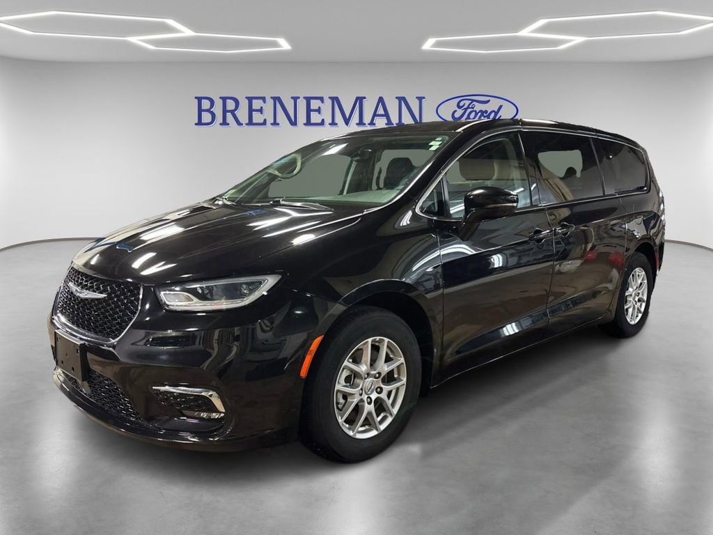 Used 2024 Chrysler Pacifica Touring-L image 1