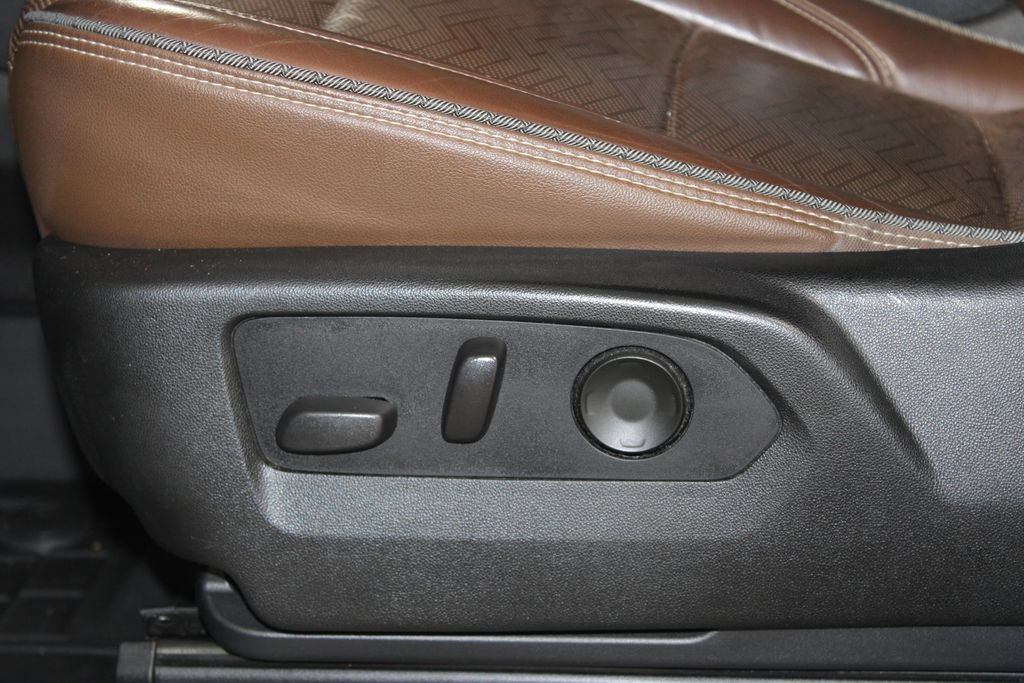 Used 2021 Chevrolet Suburban High Country RWD image 24