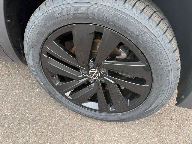 Used 2022 Volkswagen Atlas Cross Sport SE w/ Black Wheel Package AWD/4WD image 12