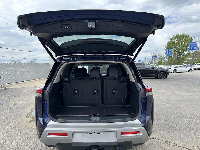 Used 2025 Nissan Pathfinder Platinum w/ Cargo Package FWD image 10