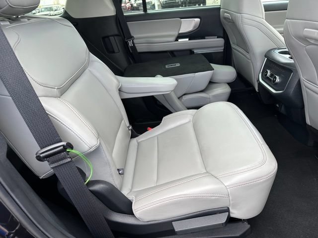 Certified 2025 Ford Expedition Active AWD/4WD image 10