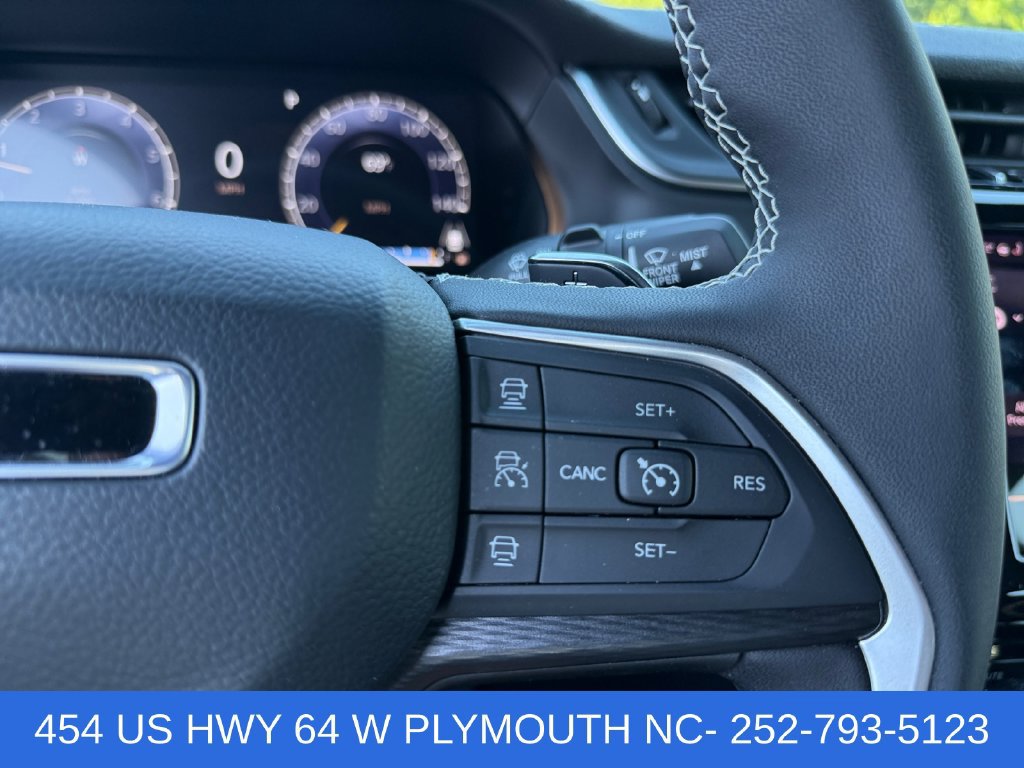 Used 2025 Jeep Grand Cherokee Altitude AWD/4WD image 18