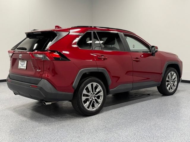 Used 2019 Toyota RAV4 XLE Premium FWD image 12