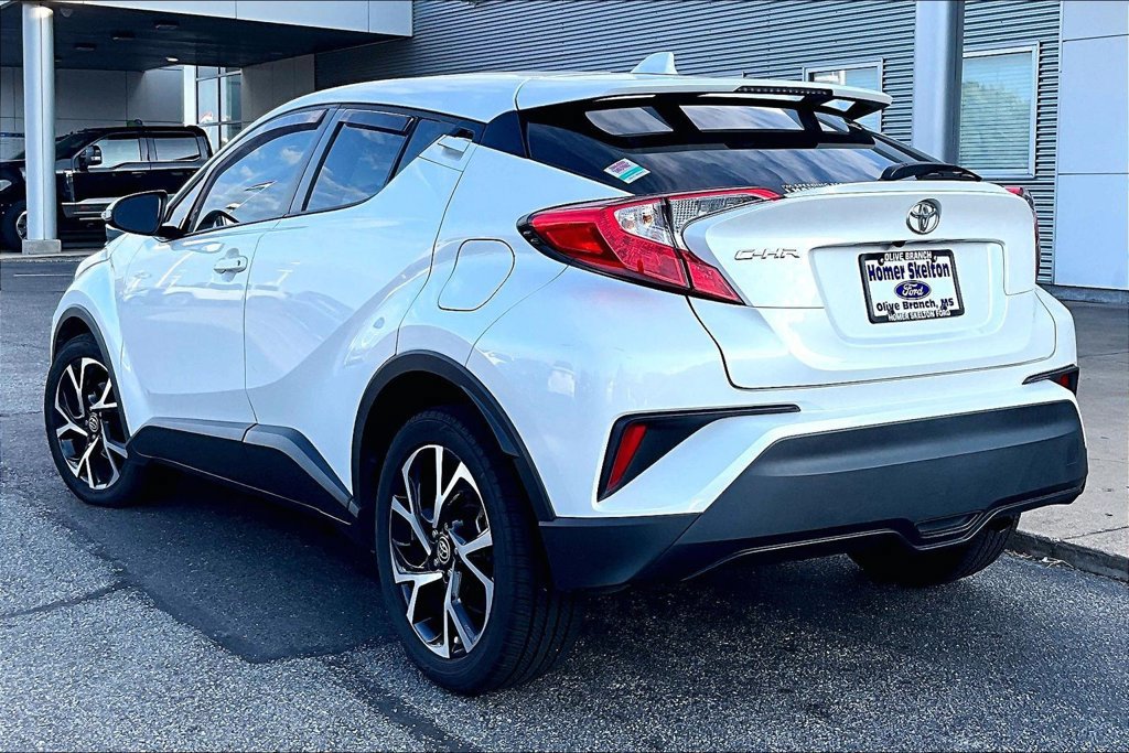 Used 2022 Toyota C-HR XLE FWD image 3
