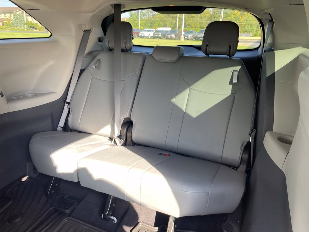 Used 2023 Toyota Sienna XLE AWD/4WD image 14