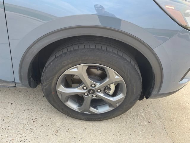 Certified 2025 Ford Escape ST-Line Select AWD/4WD image 2