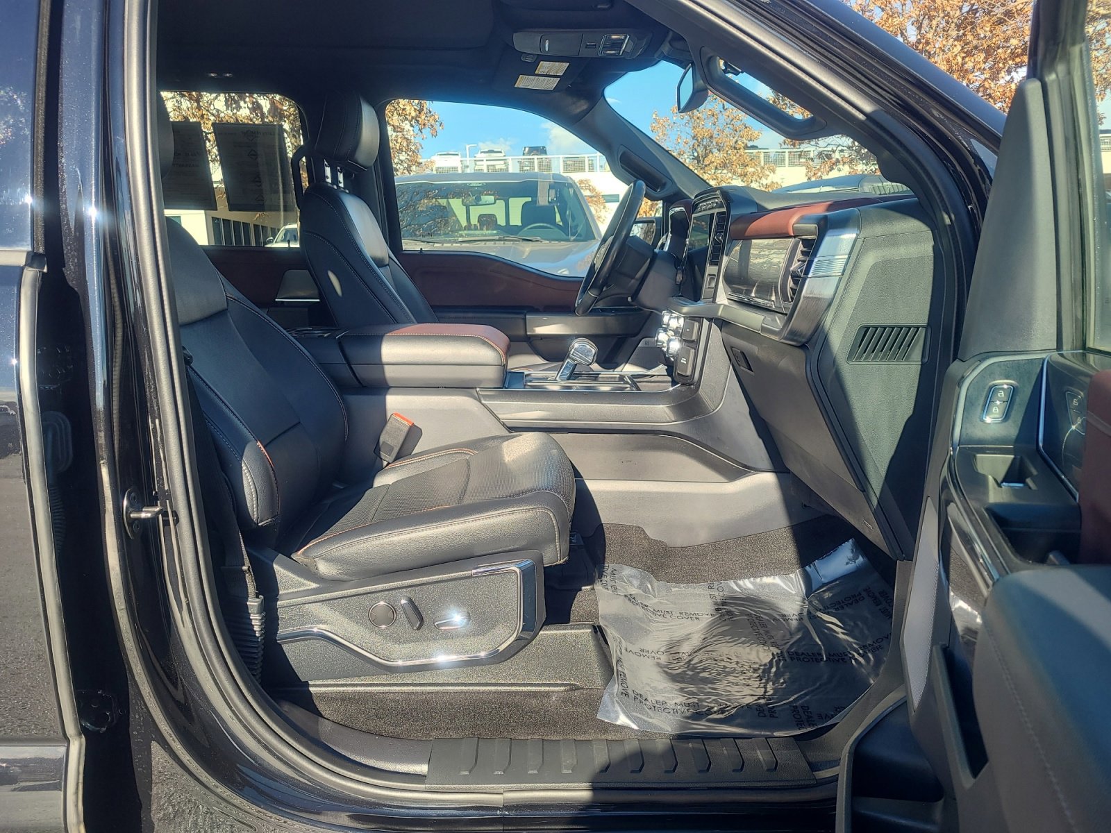 Certified 2022 Ford F150 Lariat w/ Equipment Group 502A High image 19