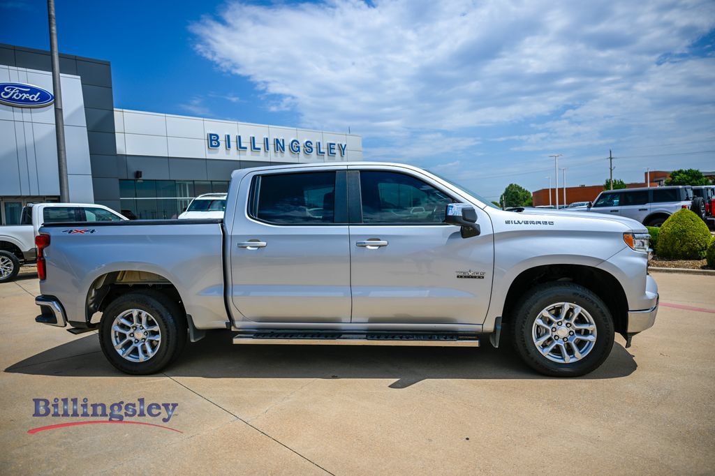 Used 2022 Chevrolet Silverado 1500 LT AWD/4WD image 8