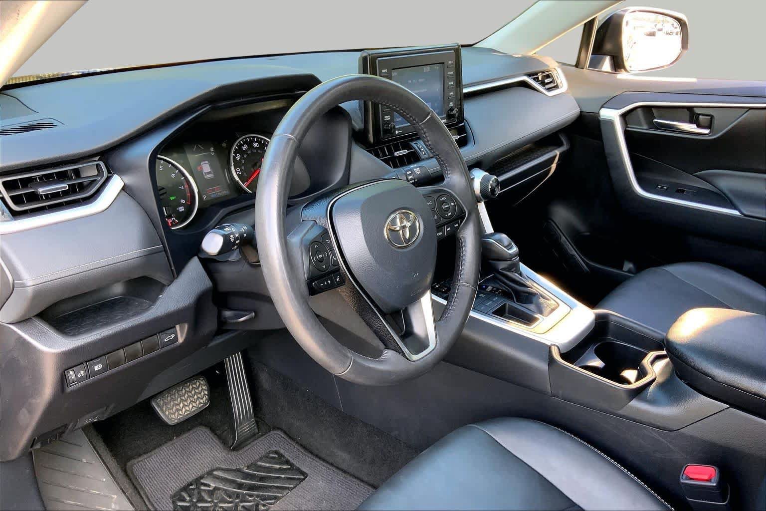 Used 2021 Toyota RAV4 XLE Premium FWD image 18