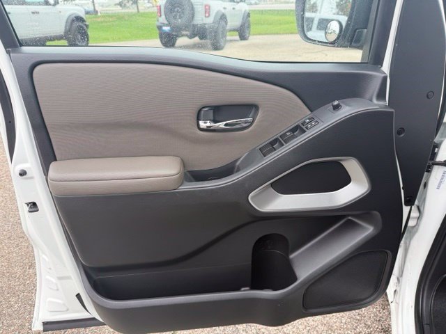 Used 2022 Nissan Frontier SV AWD/4WD image 11