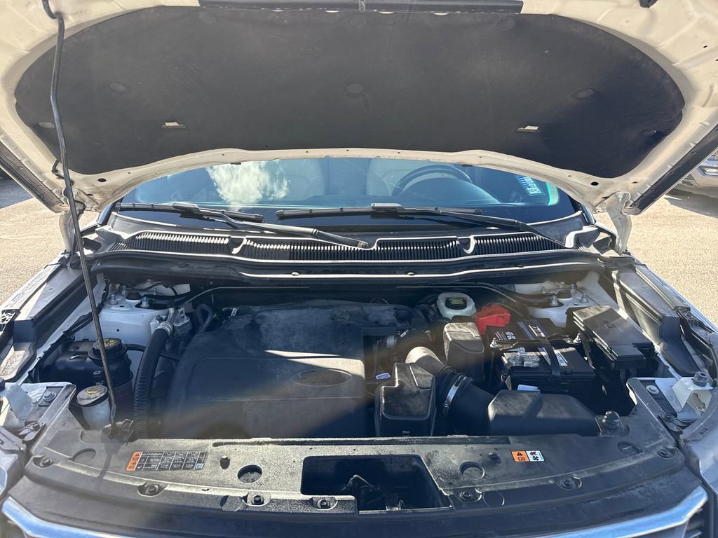 Certified 2017 Ford Explorer XLT w/ Equipment Group 202A image 31