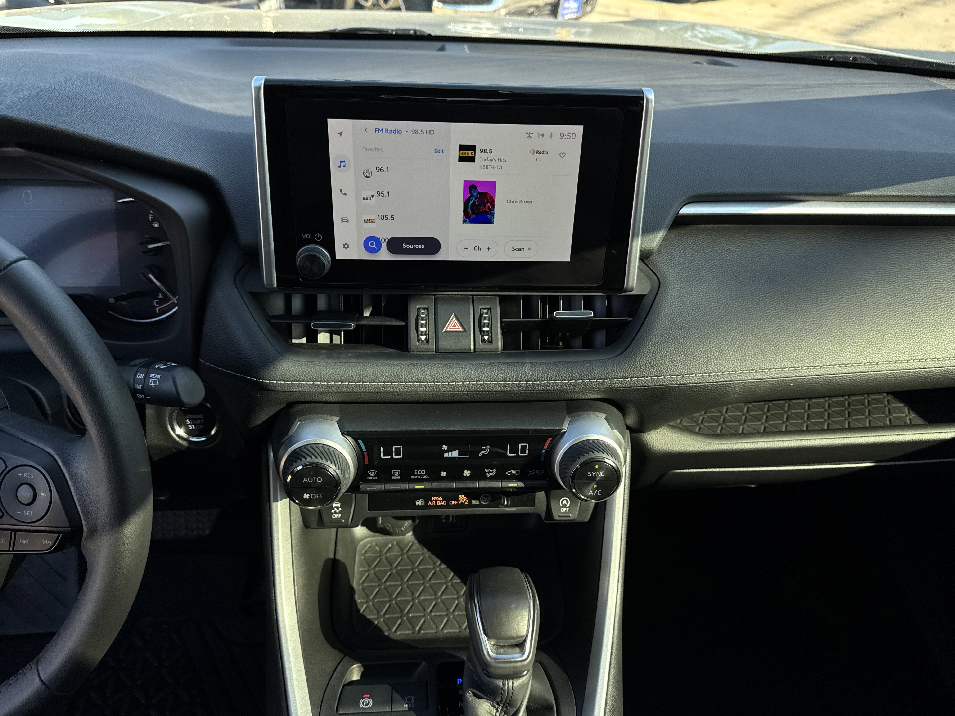 Used 2023 Toyota RAV4 XLE Premium image 21