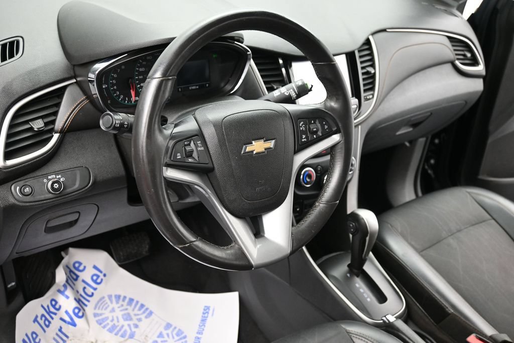 Used 2017 Chevrolet Trax LT w/ Driver Confidence Package FWD image 13