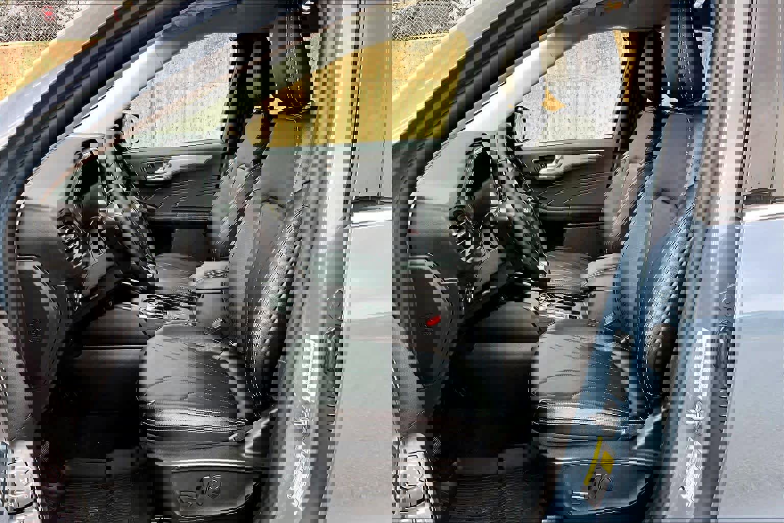 Certified 2025 Ford Escape SE w/ PHEV Premium Package image 10