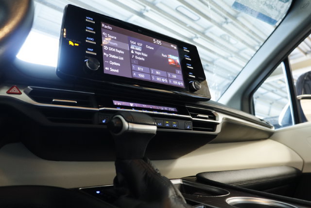 Used 2021 Toyota Sienna XLE FWD image 18