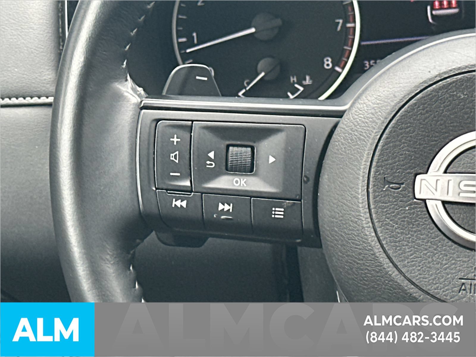 Used 2025 Nissan Pathfinder SV FWD image 29