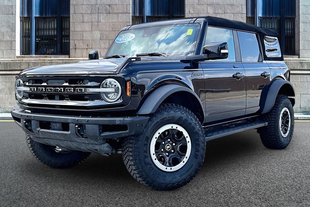 Certified 2023 Ford Bronco Outer Banks w/ Sasquatch Package AWD/4WD image 2