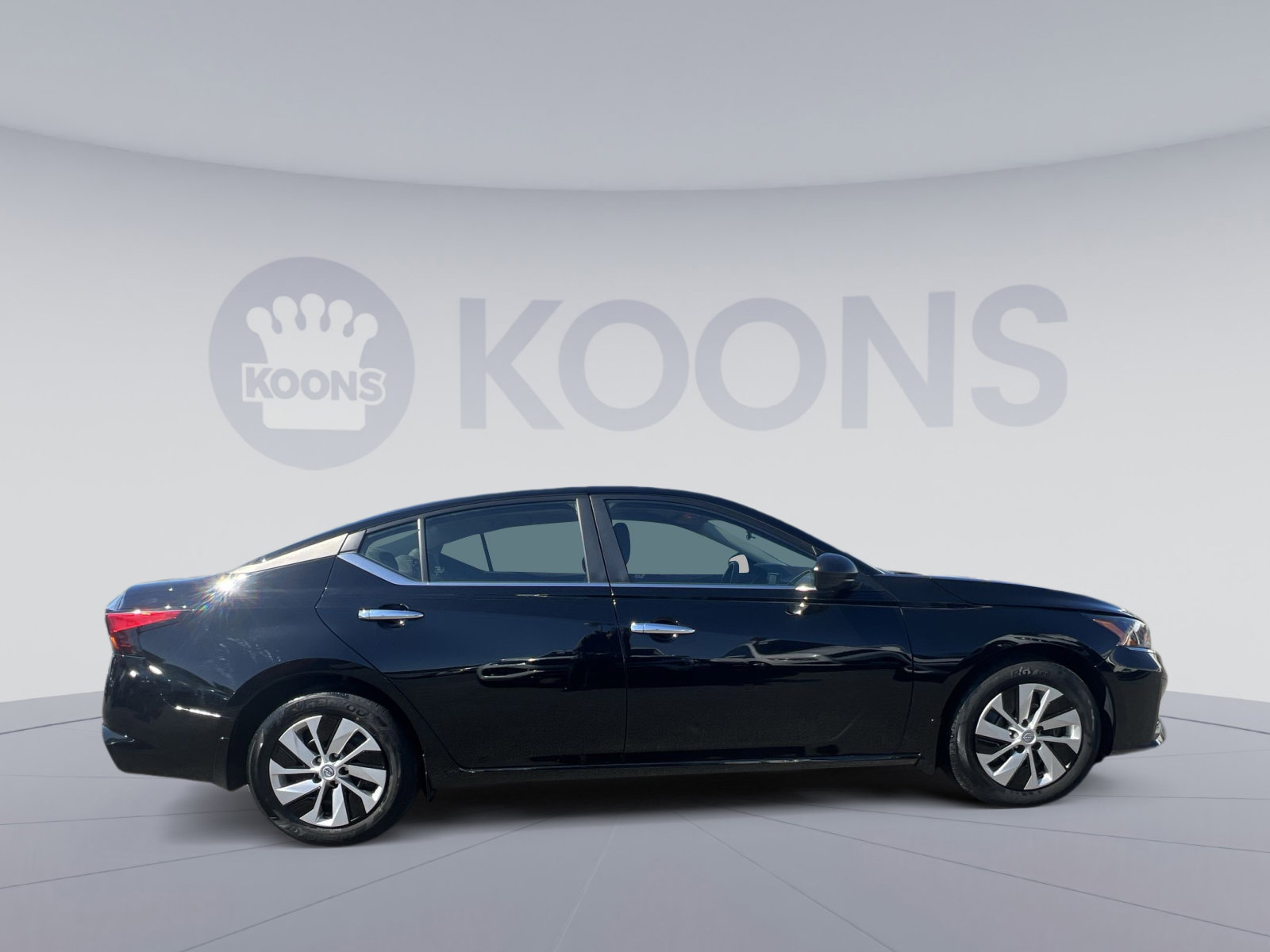 Used 2024 Nissan Altima 2.5 S FWD image 17
