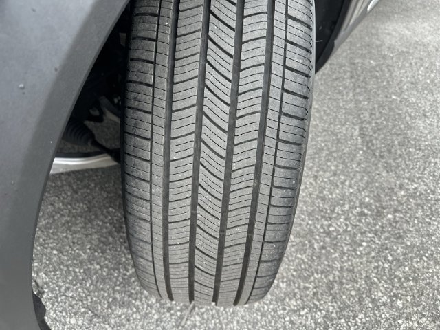 Certified 2025 Ford Explorer Platinum RWD image 11