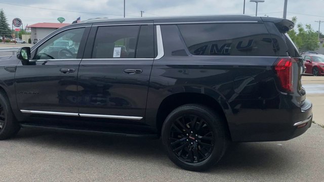 Used 2024 GMC Yukon XL SLT w/ SLT Luxury Package AWD/4WD image 7