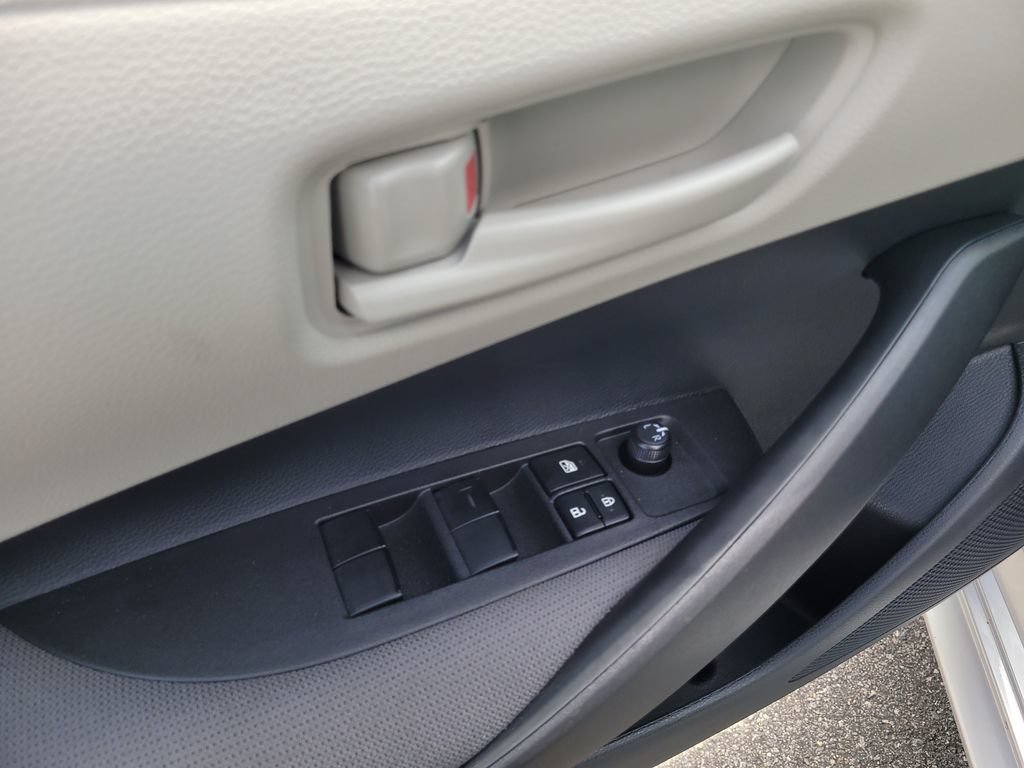 Used 2025 Toyota Corolla LE FWD image 16