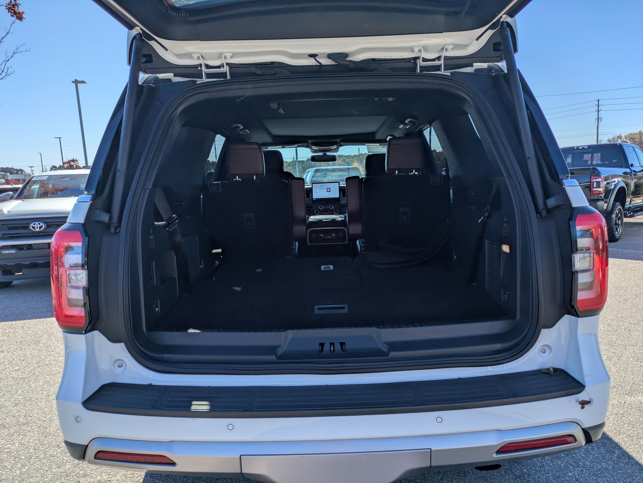 Certified 2023 Ford Expedition Limited image 34