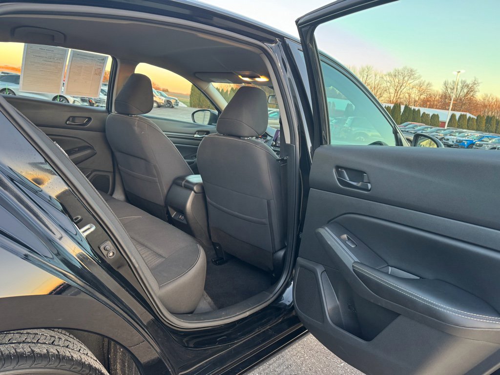 Used 2024 Nissan Altima 2.5 SV image 16