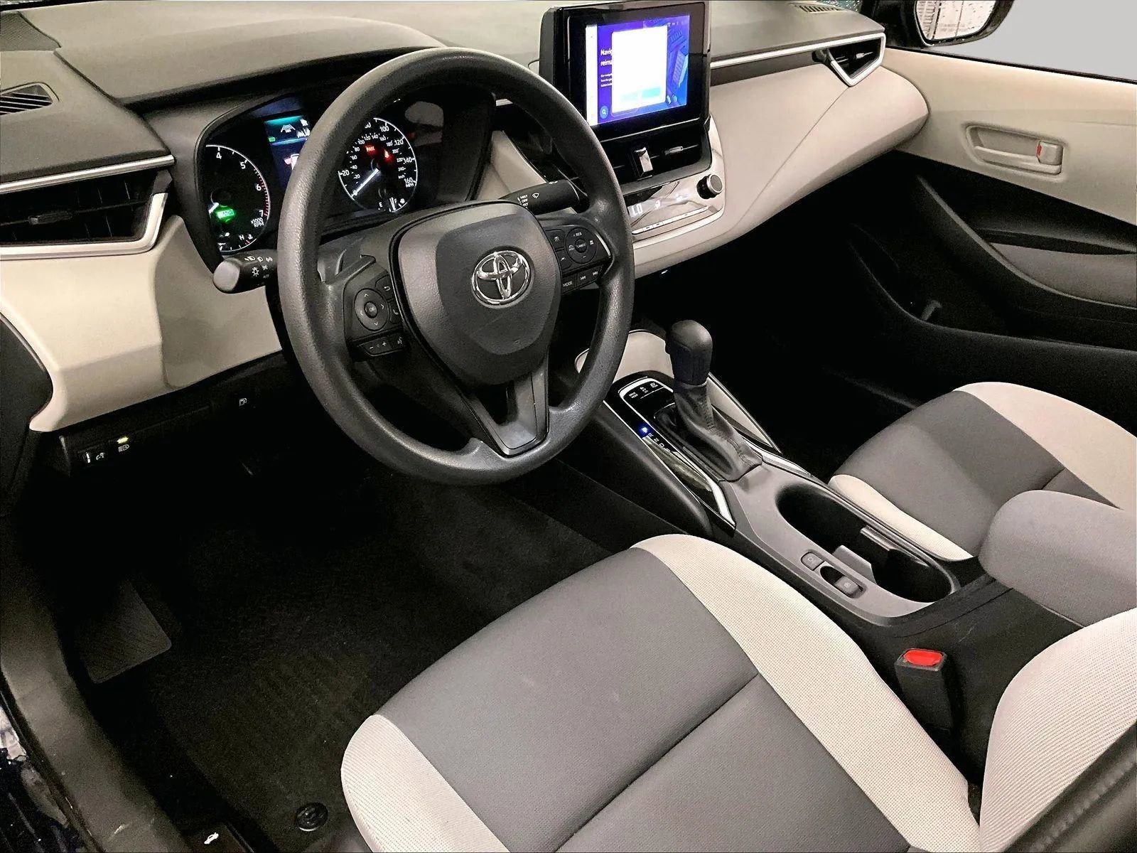 Used 2024 Toyota Corolla LE FWD image 12