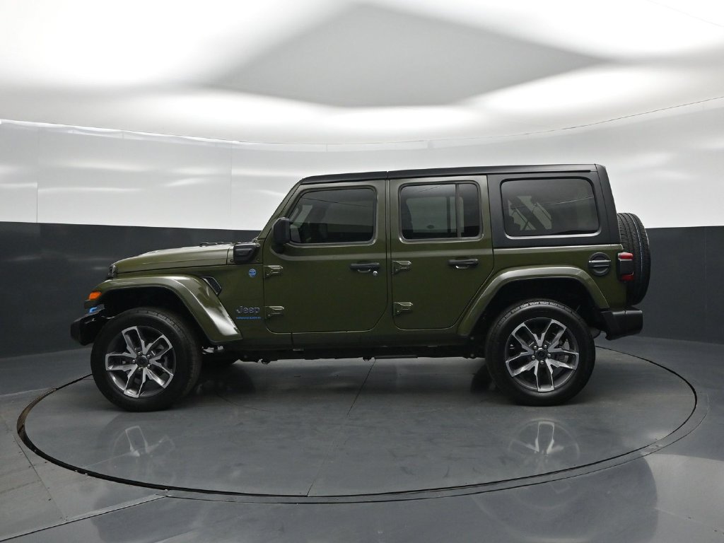 Used 2024 Jeep Wrangler Unlimited w/ Convenience Group AWD/4WD image 24
