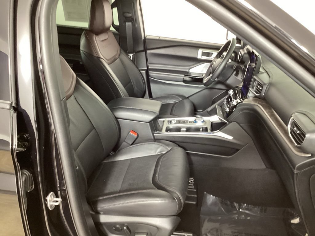 Certified 2023 Ford Explorer Platinum w/ Technology Package AWD/4WD image 41