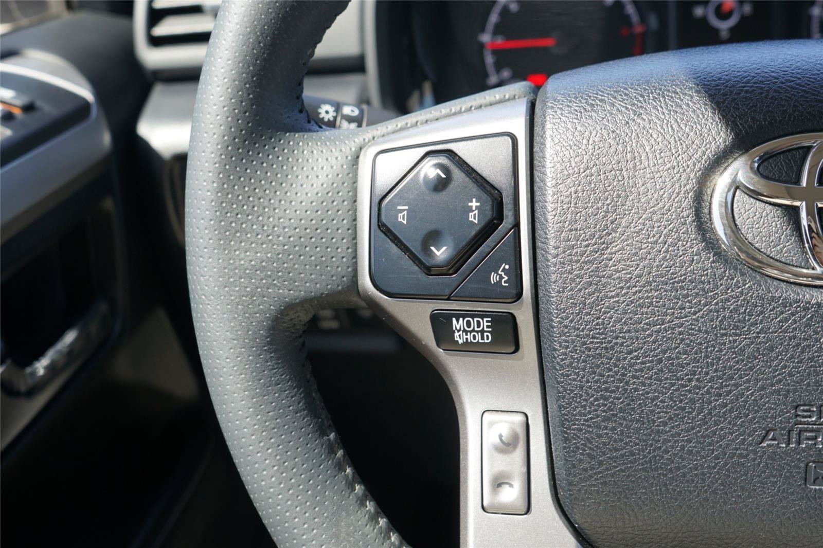 Used 2022 Toyota 4Runner SR5 Premium w/ Moonroof Package RWD image 17